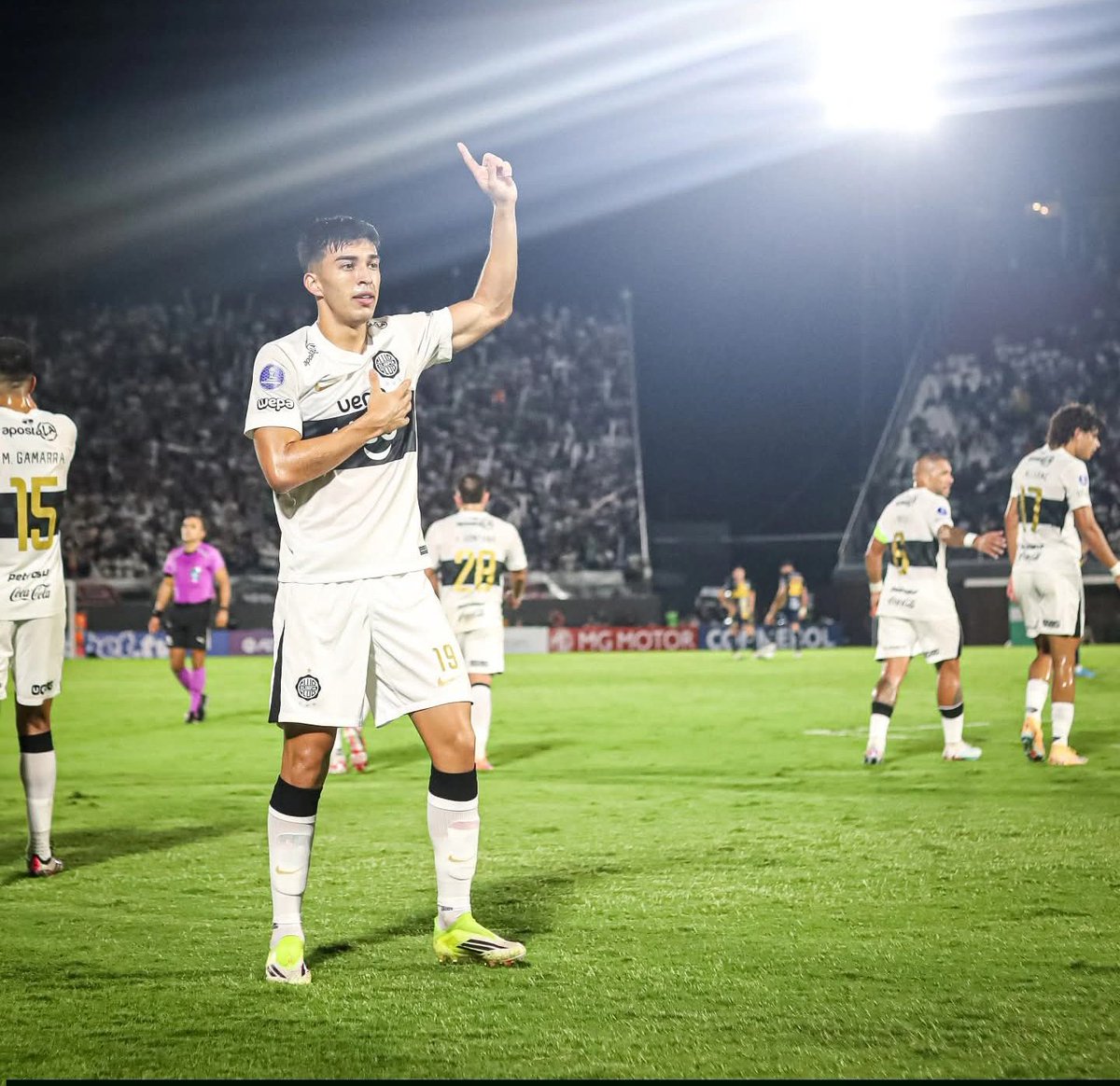 BrunoPont's tweet image. Rodrigo "Coto" Nogues, Presidente de #Olimpia:

"La opción de compra de Rubén Lezcano es de 5 millones de dólares, pero hay una conversación con la gente de #Fluminense, que llegado al momento podríamos entablar algún tipo de negaciones con otros números"

@rockandpop955
@nanduti