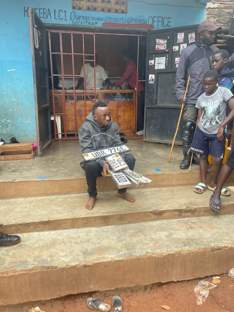 Wassajja_Aiden's tweet photo. Katwe Police have arrested two suspects in connection with the theft of motor vehicle number plates in the area.

Following the arrests, officers recovered several stolen number plates. Affected owners who had reported the thefts are now happily reclaiming their property at the station.

This operation is part of ongoing efforts by the @PoliceUg to crack down on vehicle-related crimes in Kampala. Members of the public are encouraged to report any suspicious activities involving number plates or vehicles immediately.

Thank you to the officers at Katwe Police for this swift and successful recovery! 🚔✅
