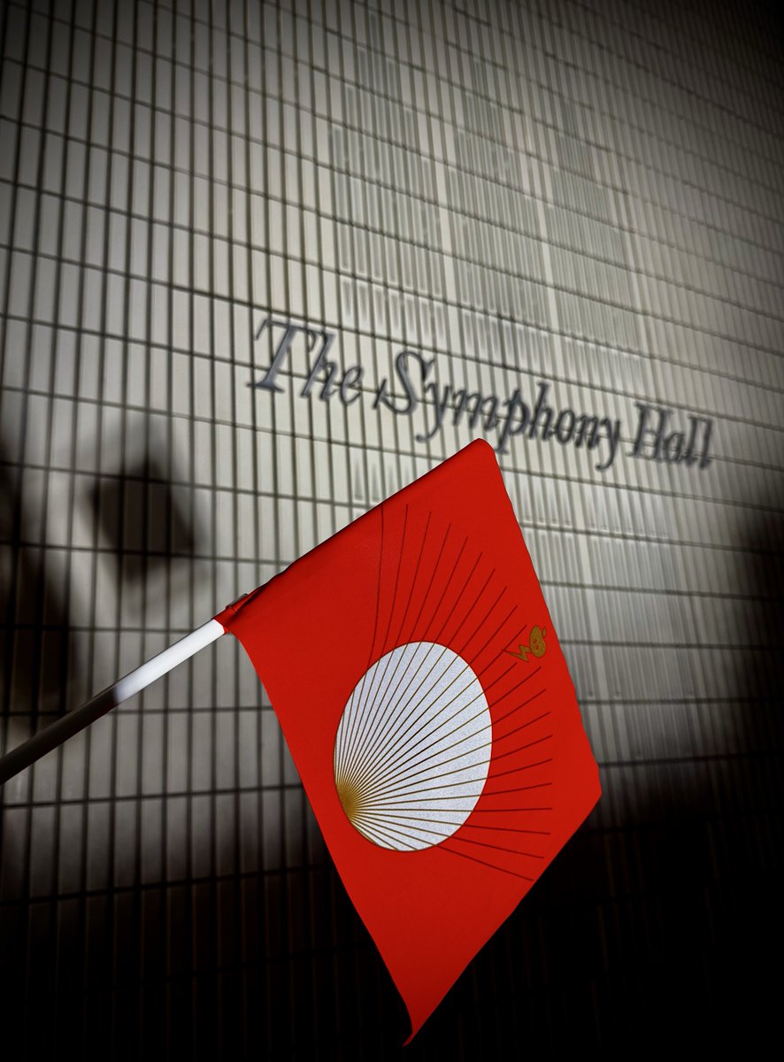 Ringopple's tweet photo. ホールで思い出すのは百鬼夜行、落選でした。
しかし、暗転と共に #シンフォニーホール がもたらす拍手の残響がそれを消し去りました。

そして、#林正樹 さんのピアノで、党首の肉声で、聴いてみたいと思った曲が最後に響き渡りました。この上ない党大会でした。

#椎名林檎
#党大会令和八年列島巡回 https://t.co/vXIOq6Eqln