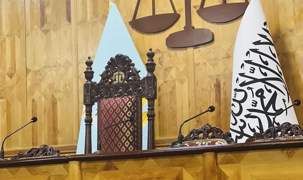 DurarAbdalHakim's tweet photo. د رؤیت هلال مرکزي هیئت د کوچني اختر د اعلان په مناسبت ناسته جریان لري، چې وروسته به د شوال المکرم د لومړۍ ورځ اعلان ترسره شي. https://t.co/eXPpXyzHiE
