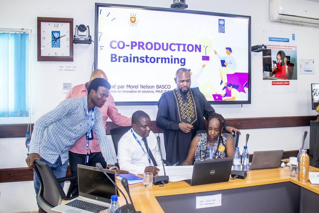 PNUDBurundi's tweet photo. Ce 17 mars, atelier de cocréation au #PNUD pour jeunes innovateurs offrant :
🔹un lieu pour créer, tester et développer des solutions,
🔹un accès à des équipements adaptés,
🔹un environnement collaboratif,
🔹un catalyseur pour le capital social et la résilience communautaire. https://t.co/Fm2KwU4fi1