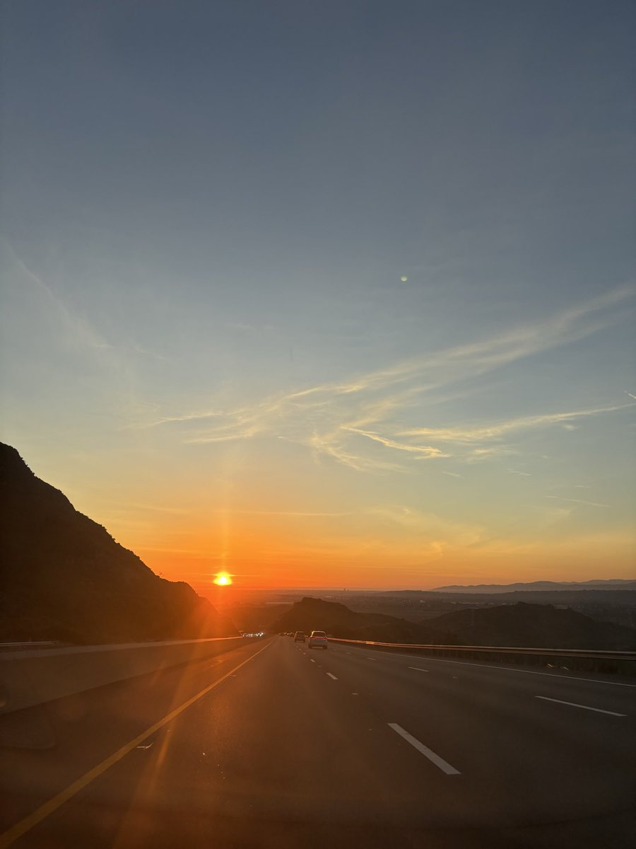 M8 glyph tweet media