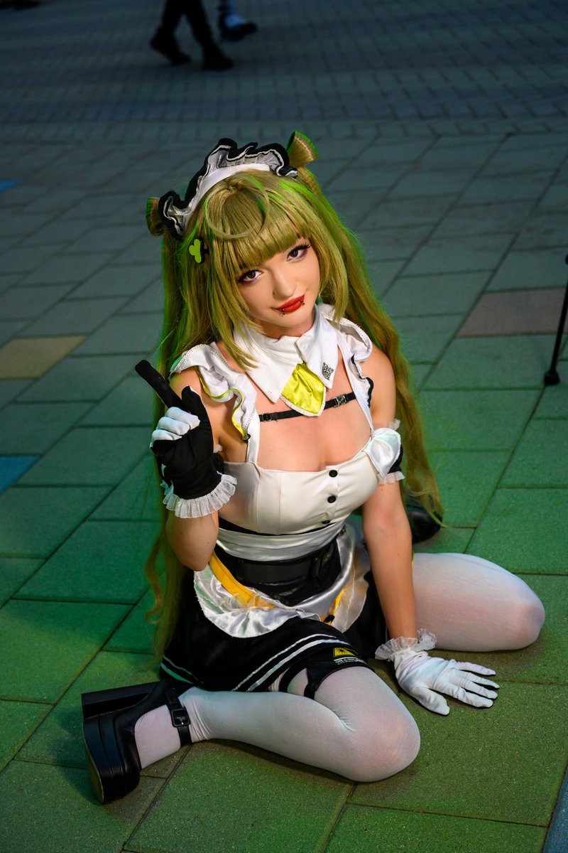 VIRTU4LMEW's tweet photo. “Maid for you~ Maid for you~ Meet the maid especially for you~” 💚🧹

#NIKKE
#NIKKEcosplay https://t.co/qEo1R5Aq4H