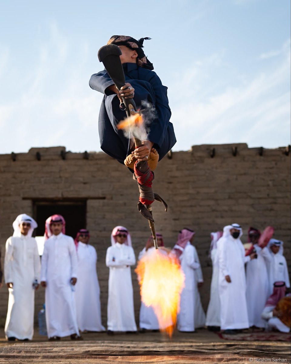 sarhaniy's tweet photo. المجموعة الأولى، ١٠ صور من منطقة مكة المكرمة

https://t.co/vhjRr9kTuy

"The Fire Dancers"

Over several years during Eid al-Fitr celebrations, I've been documenting a joyful ritual called "Ta'sheer" in the Bedouin villages around Mecca. 

Young men leap into the air and fire muzzle-loading rifles downward using gunpowder creating a suspended moment of flame, smoke, and gravity-defying motion. 

In almost every culture I know, people fire upward. This is the only tradition I've encountered where it is fired downward.

This happens at weddings and festivals, accompanied by war drums. This ancient practice has warrior origins, but many of its details remain mysterious to me, and that mystery makes it even more artistic and inspiring. 

The skill required is extraordinary, exceptional athleticism, and complete synchronicity. Sometimes two fire at the exact same instant, their bodies suspended in identical
arcs.

This art form is practiced almost exclusively in the Bedouin villages around Mecca and Taif, passed between generations.