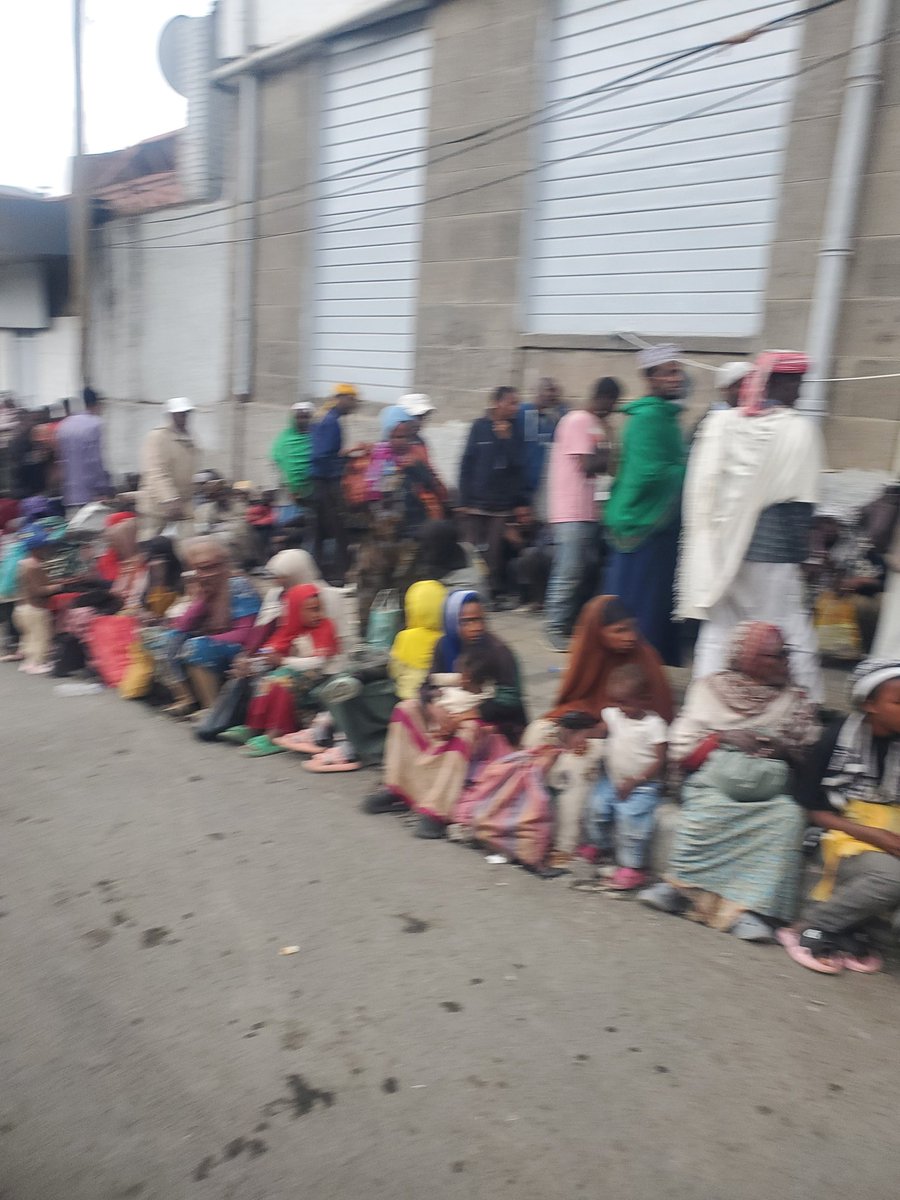 yirgashewa's tweet photo. I take this photo just right now in the middle of not only Addis, but in most middle of Piassa. Bad! https://t.co/UL64BprPga