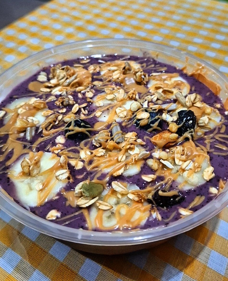 norenbites's tweet image. made my own acai bowl 😋😋 #acaibowl