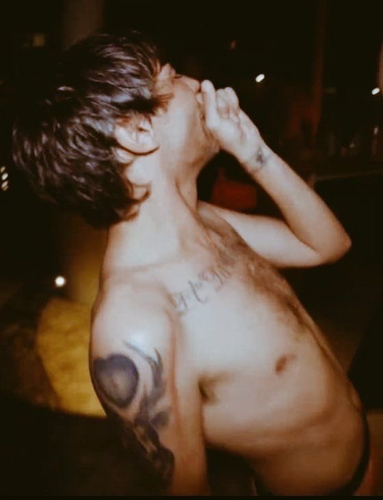tomlinhome's tweet photo. is this real? cause damn https://t.co/BZ7uw5g8BP