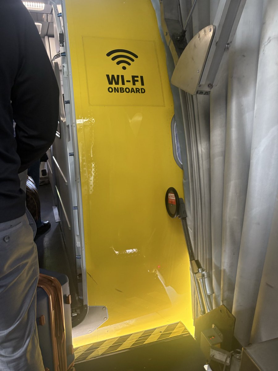 sarahdescent's tweet photo. secured @bleachersmusic tickets while actively boarding plane ❤️ anything is possible https://t.co/V2LDEOuf8r
