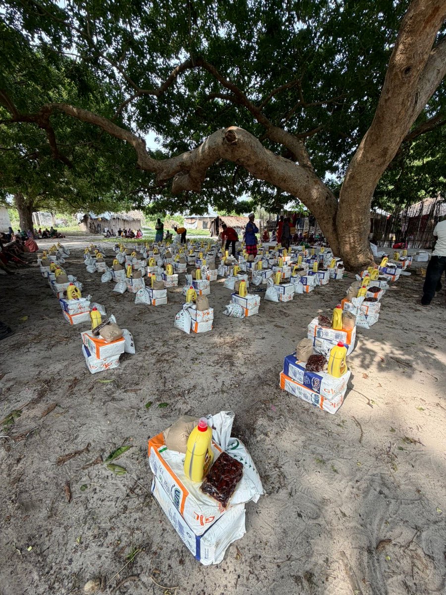 KenyaRedCross's tweet photo. Drought continues to push millions to the brink but communities are not alone.

In Milimani, Kiangwe, Basuba, Mangai, Mararani, Timboni and Chimburu in Lamu County, the Kenya Red Cross, with support from Muslim Food Bank, has delivered food assistance to 836 households, alongside 50 households reached in Kwale County.

Over 3.3 million people across Kenya are still facing the effects of drought.