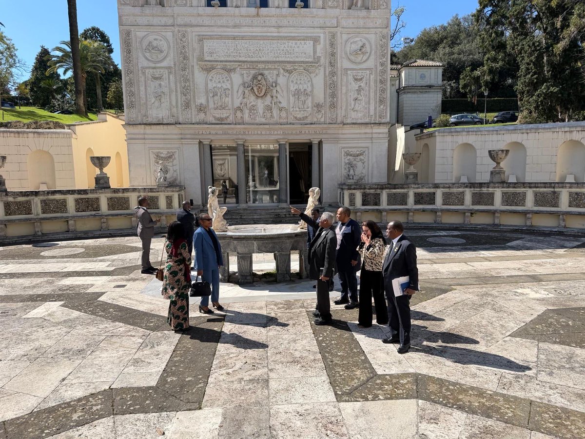ambasenvatican's tweet photo. Visite des Ambassadeurs du Groupe africain accredités Pres le Saint Siege et residents à Rome au Cardinal Peter Turkson, Chancelier de l’Academie Pontificale des Sciences sise à la Casina ou Villa Pia construite en 1561 pour servir de residence d’ete au Pape Pie IV. https://t.co/6qMYFq1MpP
