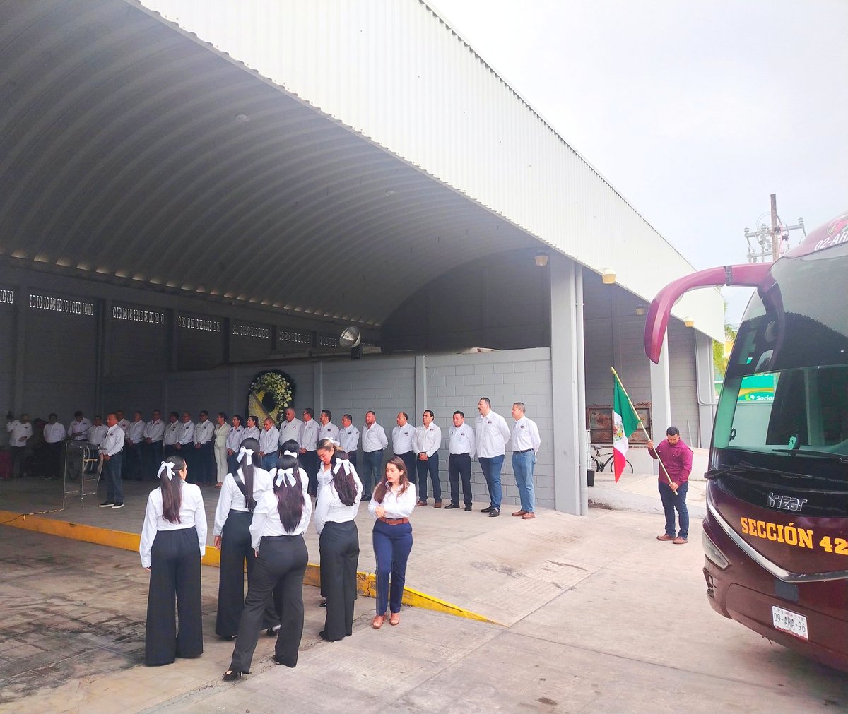 Hoy en nuestra casa <a href="/Seccion42_STPRM/">Seccion 42 STPRM Oficial</a> conmemoramos el 88 aniversario de la Expropiación Petrolera. Es aquí donde nosotros los trabajadores aportamos a la grandeza de México, y estamos orgullosos de ser petroleros. Saludos líder <a href="/lgps03101/">@lgps0310</a> lo extrañamos en nuestro evento.