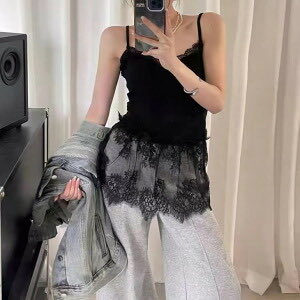 toku_select's tweet photo. #PR

重ね着コーデ、バランス難しくない？
これ1枚でレイヤード風に見えるからラク✨

ペプラム×総レースで
華やかさも出しつつスタイルも整うよ💖

半額クーポン対象だから今のうちにチェック

詳細はリプに載せてます👇

#春コーデ https://t.co/yzEmRH6ufL
