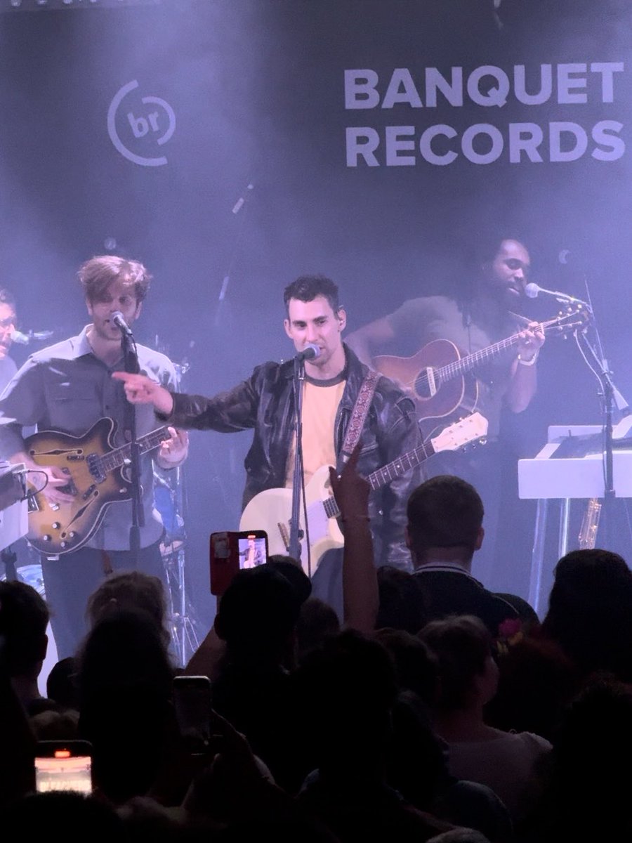 Daisy ✿ tweet media