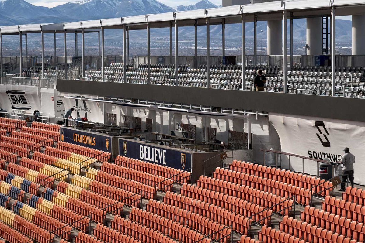 OneRevelCo's tweet photo. The OneRevel Field Service team has been all around!
From a Real Salt Lake LED installation, to Larry H. Miller Senior Health display upgrades, and finally our partners at Mountain America. Our team prioritizes client experience!
#RevelUp #OneRevel  #RealSaltLake #MountainAmerica https://t.co/yXs9KxtuTm