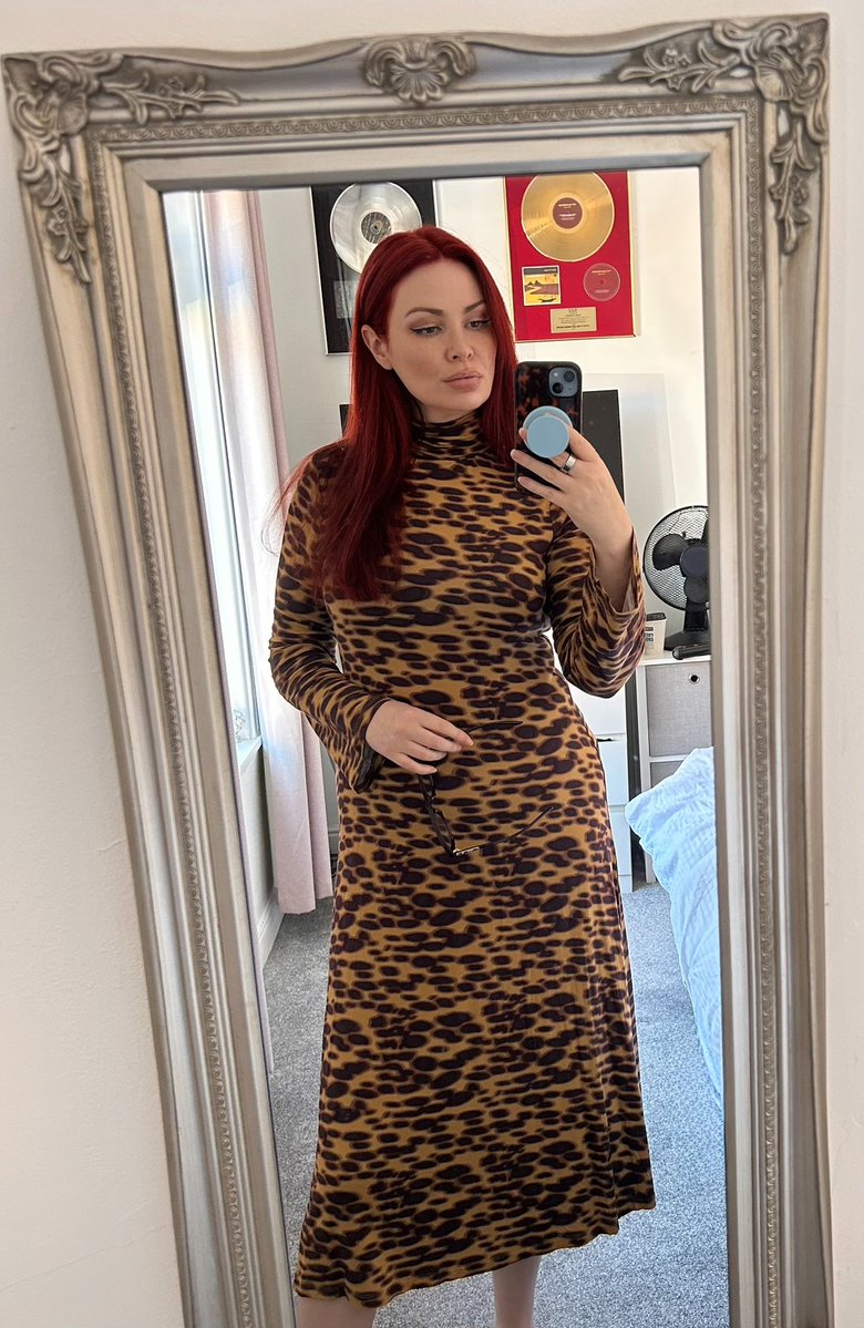 Lucy W ✿ tweet media