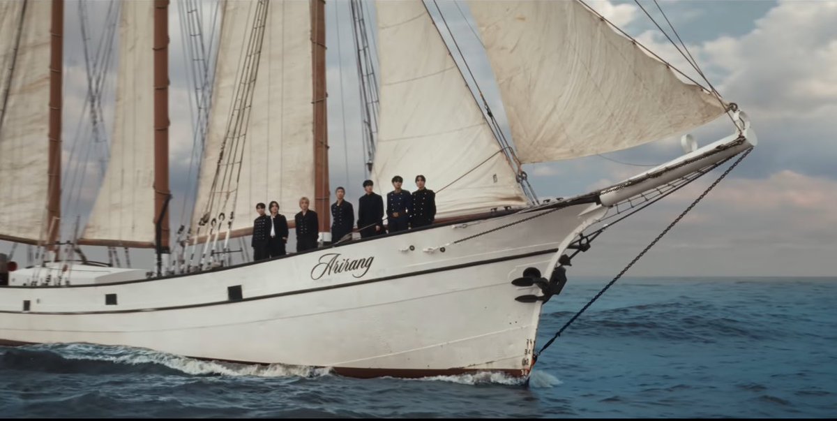 taehyung loops tweet media