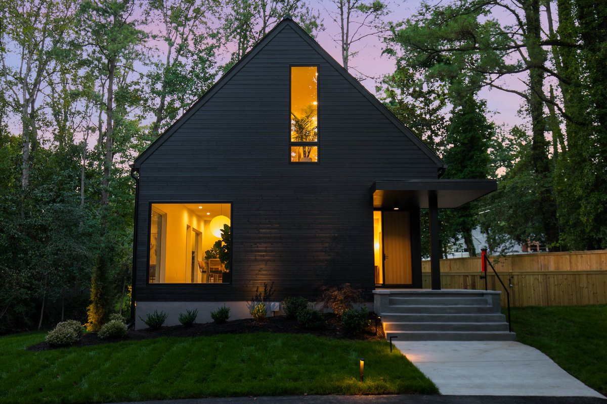 Zillow Gone Wild 🏡 tweet media