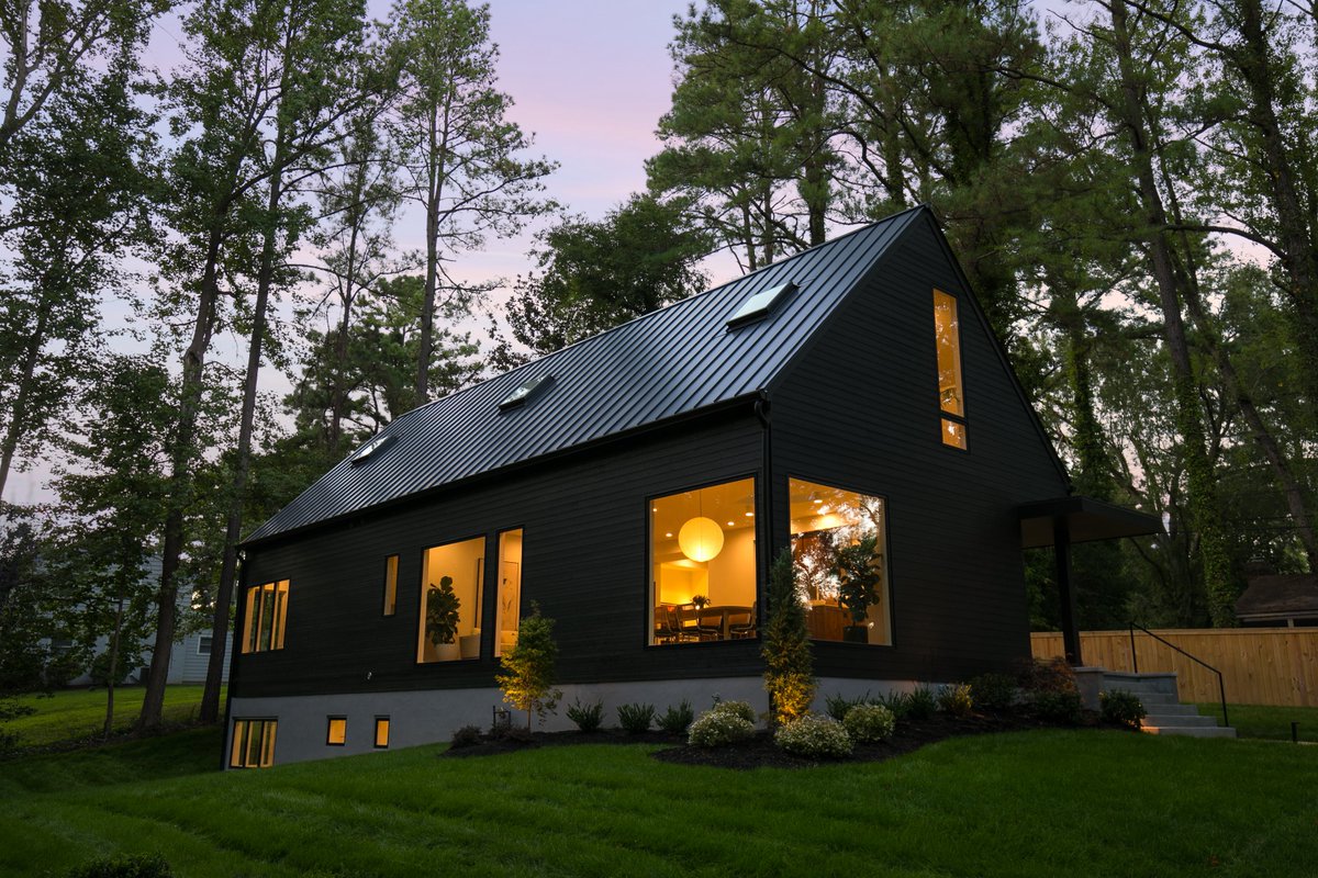 Zillow Gone Wild 🏡 tweet media