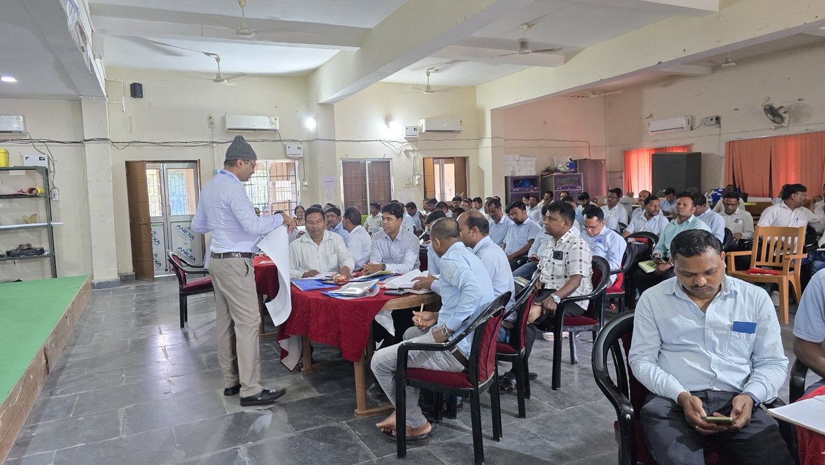 AngulDiet's tweet image. Orientation on 9th MCM for CRCCs successfully conducted at DIET Angul today.
Key discussions included SA-II result analysis, COT, Shishu Vatika–Class III resources, Khadichhuan &amp;amp; Pravesh Utsav, Summer work &amp;amp; Binadidi AI.
Strengthening grassroots academic support. 📚
#DIETAngul