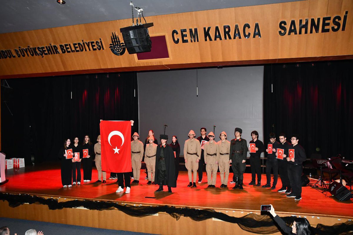 Kaymakamımız Sayın <a href="/RecaiKaral/">Recai KARAL</a> , 18 Mart Çanakkale Deniz Zaferi ve Şehitleri Anma Günü münasebetiyle Cem Karaca Kültür Merkezi’nde hazırlanan anma programına katılarak sergi açılışını gerçekleştirdi.

Program kapsamında sahnelenen gösteriler ve açılan sergi, Çanakkale ruhunu ve