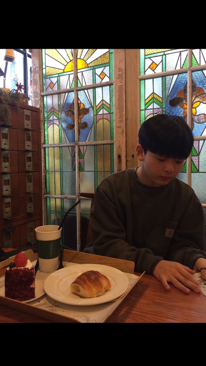 느좃 tweet media