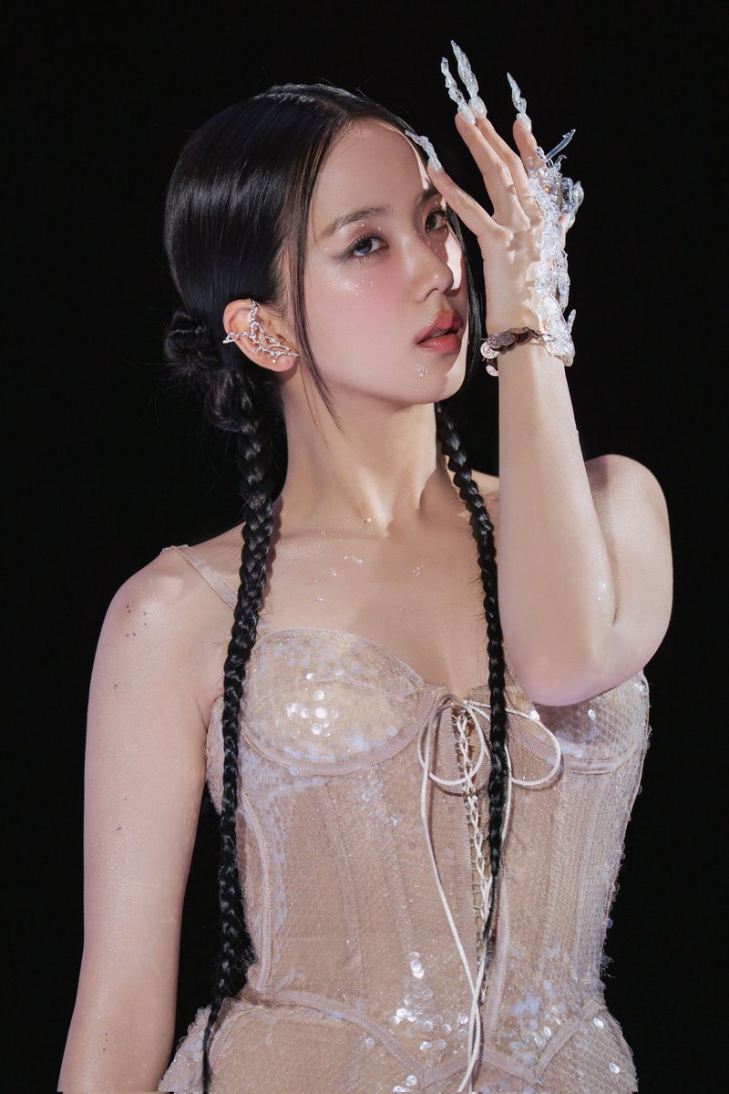 jisoo pics tweet media