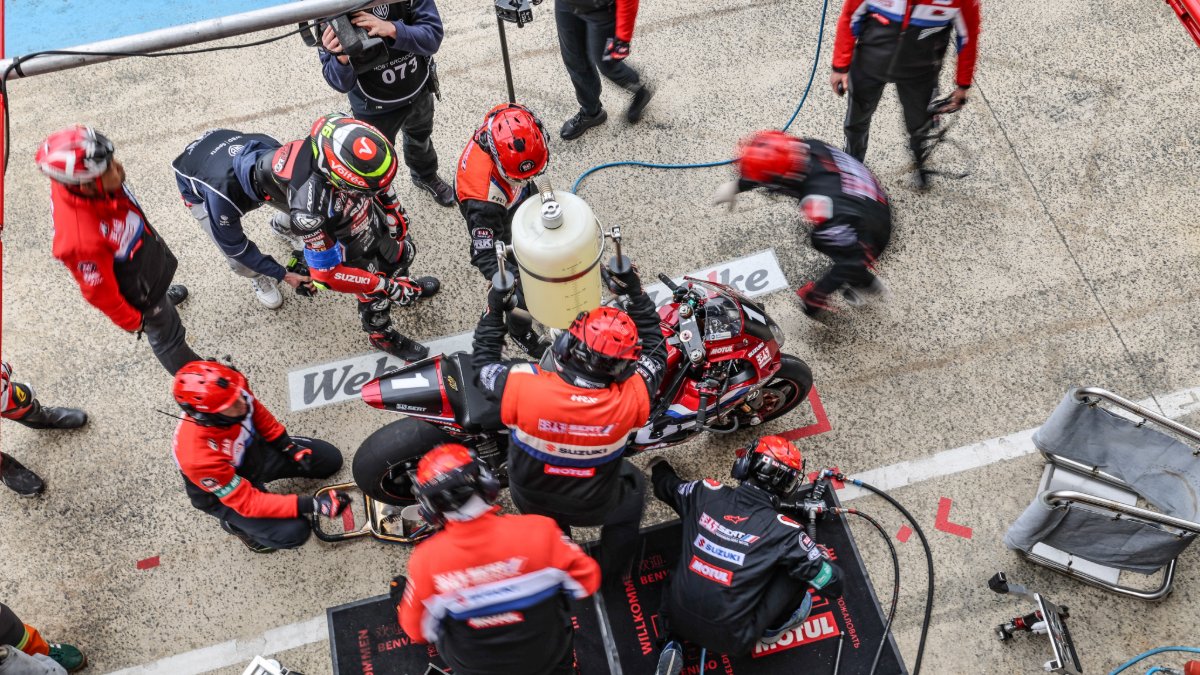 SuzukiBikesUK's tweet image. The countdown is well and truly on, only one month to go until racing action gets back underway! 

What are you most looking forward to seeing at Le Mans 2026? 

#GSXR #LeMans @Yoshimura_SERT