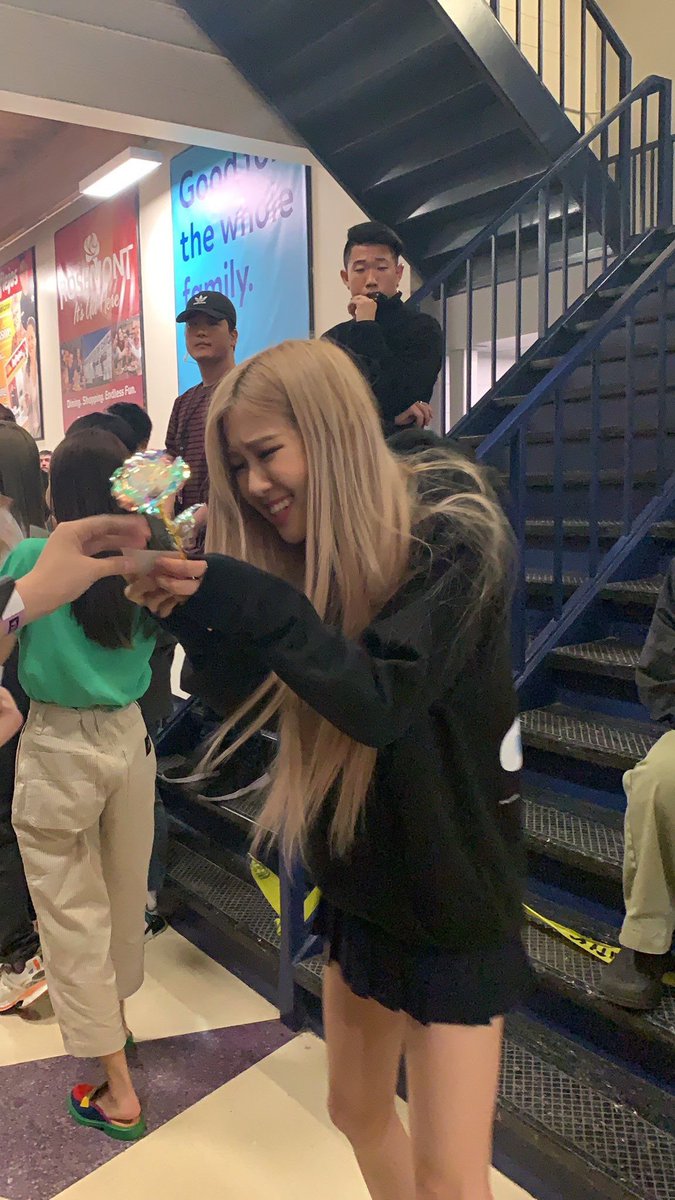 rosé pics tweet media