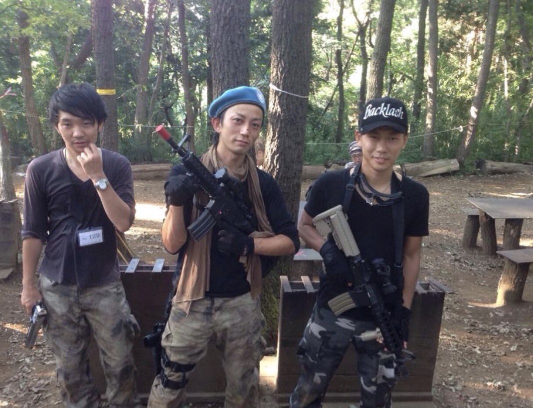 KING_of_PG's tweet image. サバゲー始めた頃の初期メンツ3人が揃うの11年ぶり？

久しぶりのbattleでした♪

長物使わな過ぎてバッテリー🔋忘れるし、バッテリー借りたけど結局使わずショットガンだし。笑

※2枚目の写真はマガジン挿さってるけど空で尚且つスタッフに許可貰って写真撮ってます😎

#battle