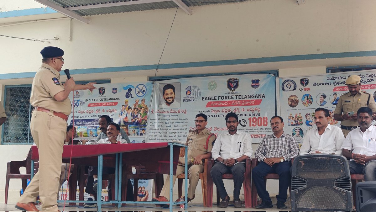 AarizMohiuddin's tweet image. 🌿🚫 Adilabad moves towards a #DrugFree future!🌱❌
🚦Follow “Arrive Alive”
👮‍♂️ EAGLE Force active
👩‍🦰 SHE Teams for safety
🎥 Install CCTV
Let’s build a safe &amp;amp; healthy society 🤝
#SayNoToDrugs 
@adilabad_sp 
@Collector_ADB