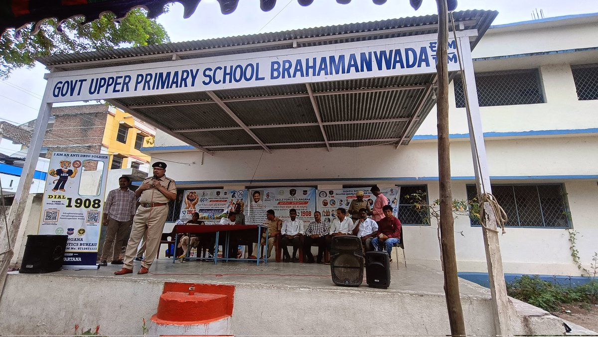 AarizMohiuddin's tweet image. 🌿🚫 Adilabad moves towards a #DrugFree future!🌱❌
🚦Follow “Arrive Alive”
👮‍♂️ EAGLE Force active
👩‍🦰 SHE Teams for safety
🎥 Install CCTV
Let’s build a safe &amp;amp; healthy society 🤝
#SayNoToDrugs 
@adilabad_sp 
@Collector_ADB