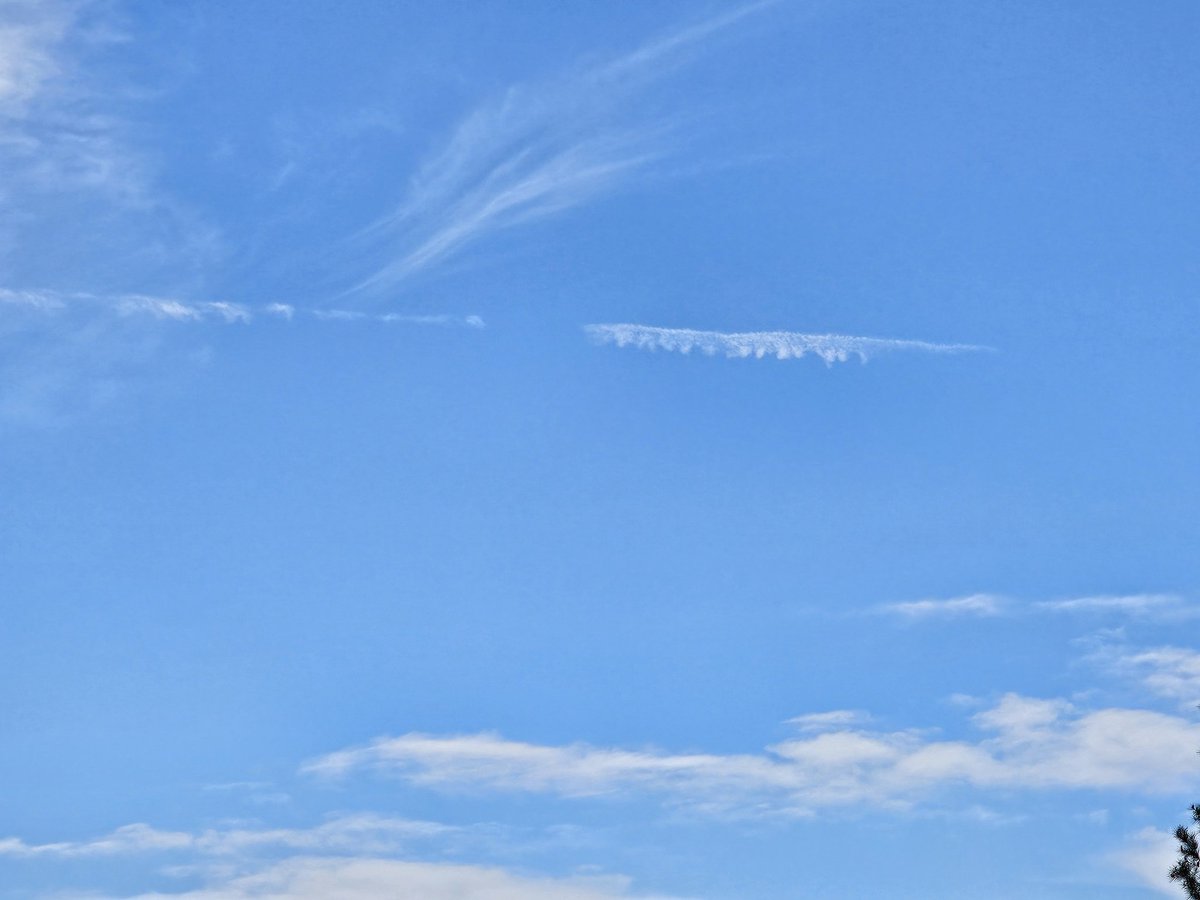 SpanglishBloke's tweet photo. The pilot deliberately turned on the #Chemtrails as he approached the #CloudOfDeath because we can't have it thinning out can we. #Geoengineering https://t.co/Ecf5ZHeKcI