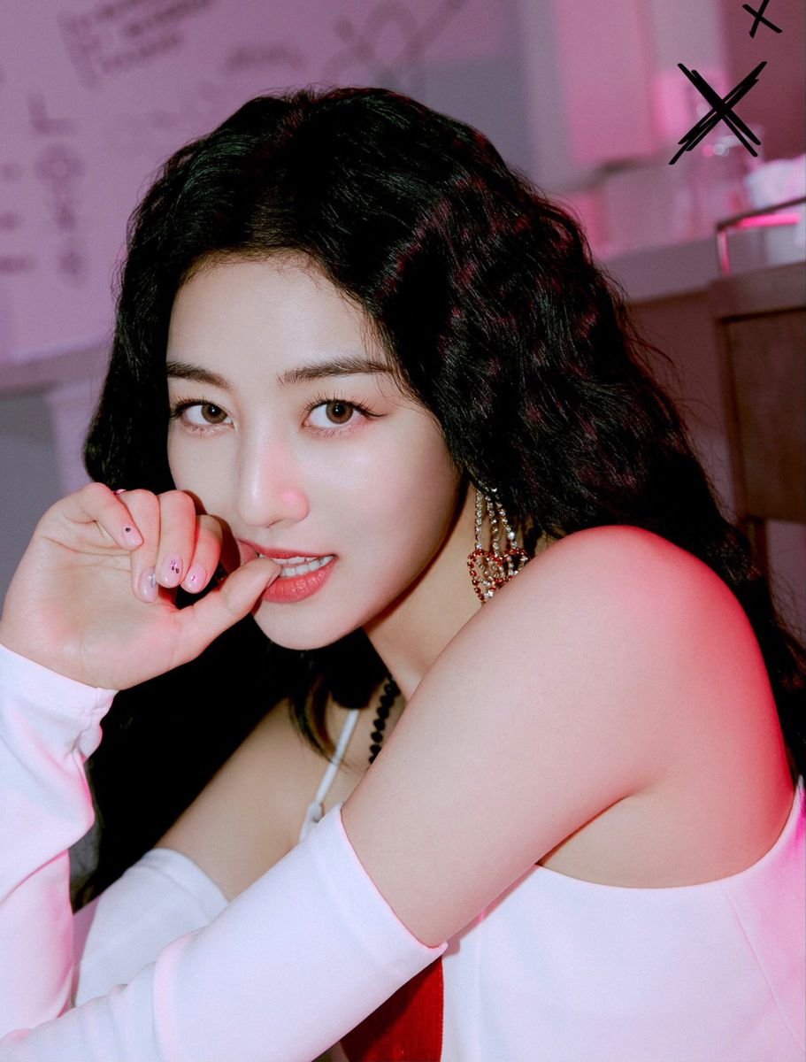 rdcbbaby's tweet photo. WELCOME BACK JIHYO FORMULA OF LOVE BREAK IT CONCEPT https://t.co/8qP2PFNmrQ