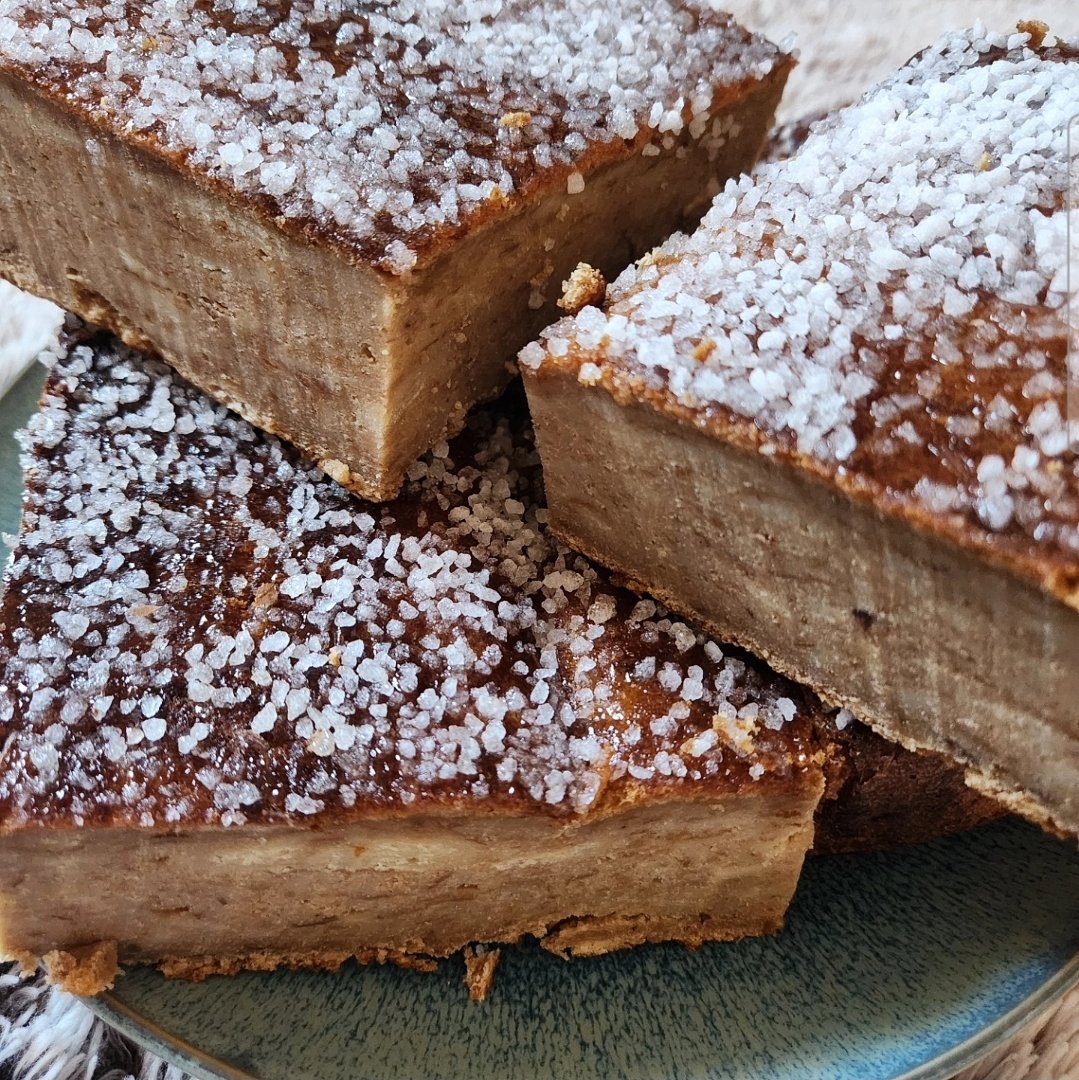 Boadicea4am's tweet image. 🫒 went to the farmer market and asked for 2 slices of this delicious bread pudding, so the old man gave me 6 of it............ why so generous sir I'm gonna get fat