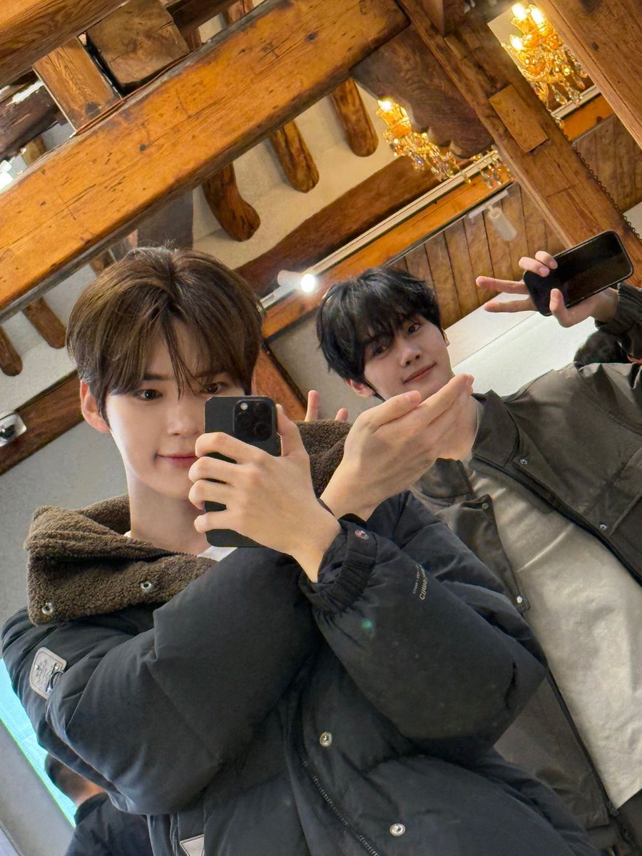 HOURLY2BINZ's tweet photo. #2BINZ #SUNGHANBIN #KIMGYUVIN #투빈즈 #성한빈 #김규빈 https://t.co/d9hE0fhgUL