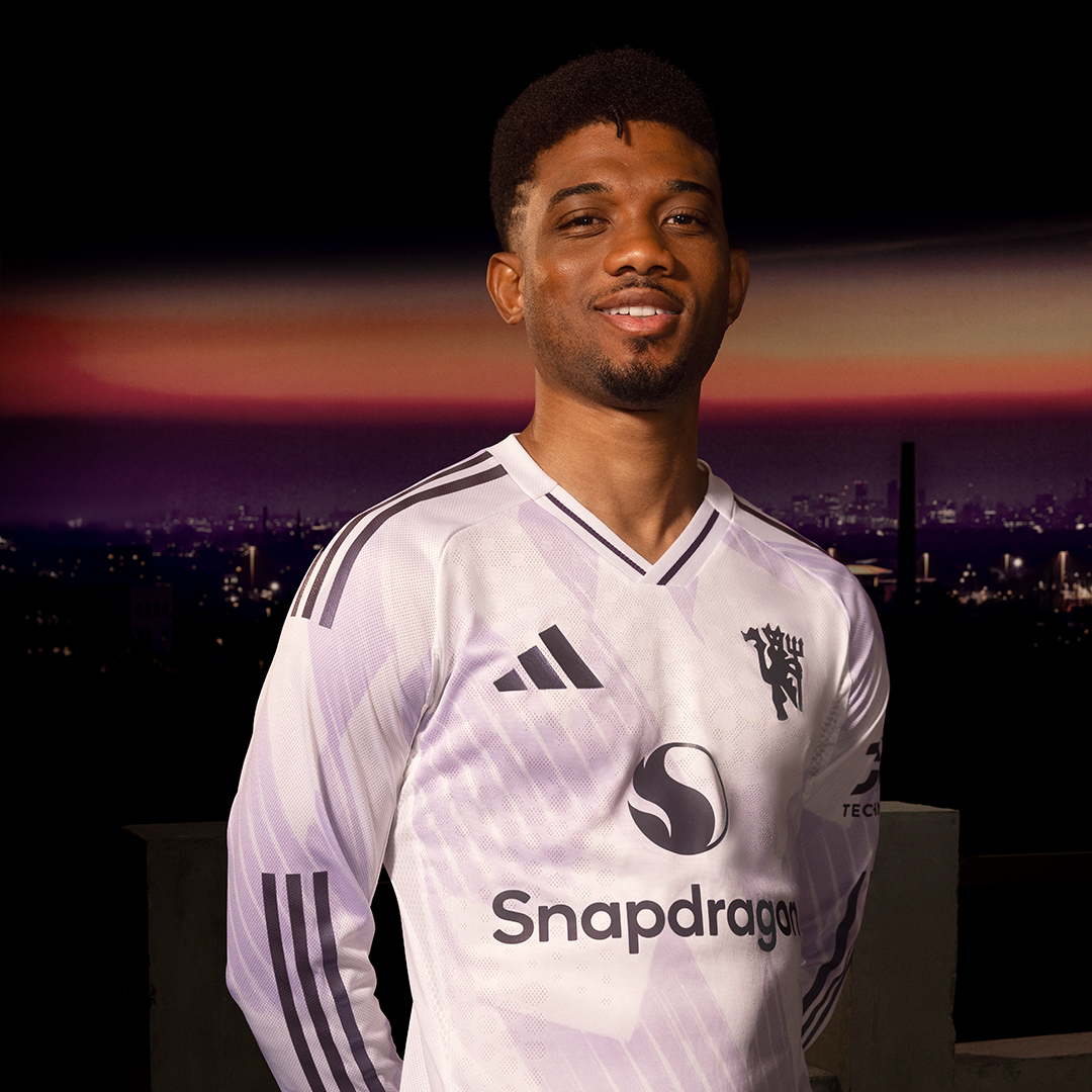 ManUtd's tweet photo. Repping away 🌌💜