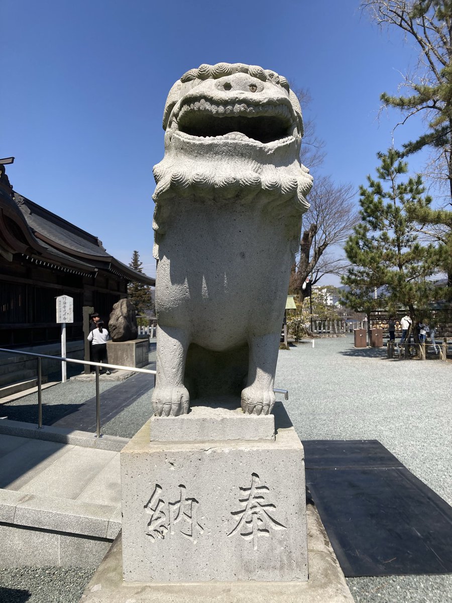 JEROandEXP's tweet photo. 阿蘇神社の狛犬の左側前足だけ指が6本あるのに気づきました。
何か意味があるのでしょうか？

他の足や他の狛犬は全部5本指でした。

#神社 #一宮 #狛犬 #阿蘇 https://t.co/pSiS5AlUO1