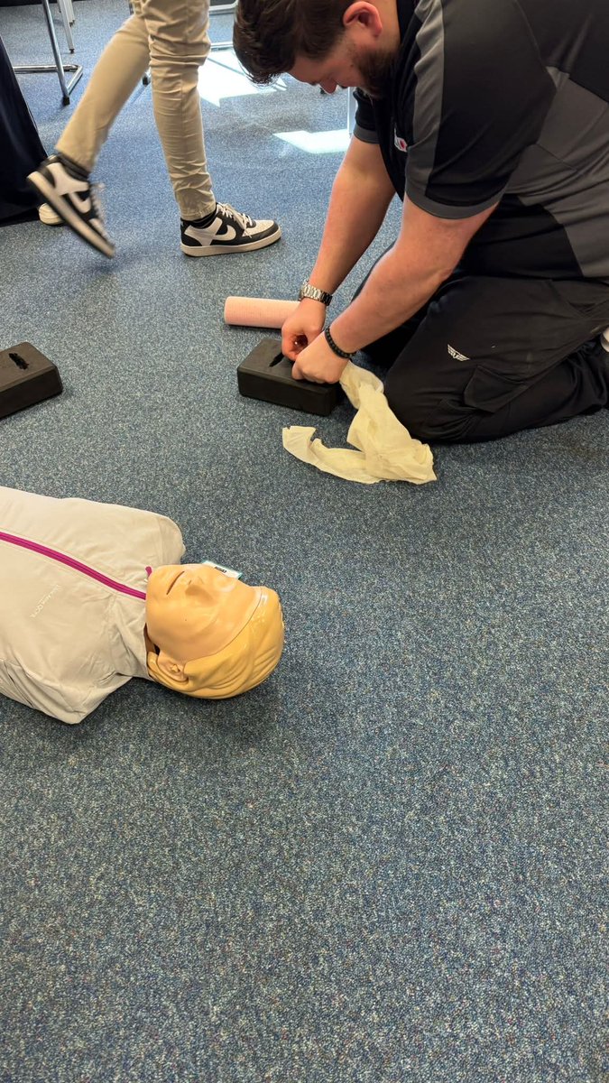 strategies_ltd's tweet photo. 𝐃𝐨𝐧'𝐭 𝐣𝐮𝐬𝐭 𝐬𝐜𝐫𝐨𝐥𝐥 – 𝐒𝐀𝐕𝐄 𝐀 𝐋𝐈𝐅𝐄! 

Ever wondered if you'd know what to do in a real emergency? 

Boost your CV: Essential qualifications that show you're a responsible, valuable asset.

 https://t.co/F2fIcNldTK
#FirstAidTraining #Safeguarding #SaveALife https://t.co/glKeFaiUlL