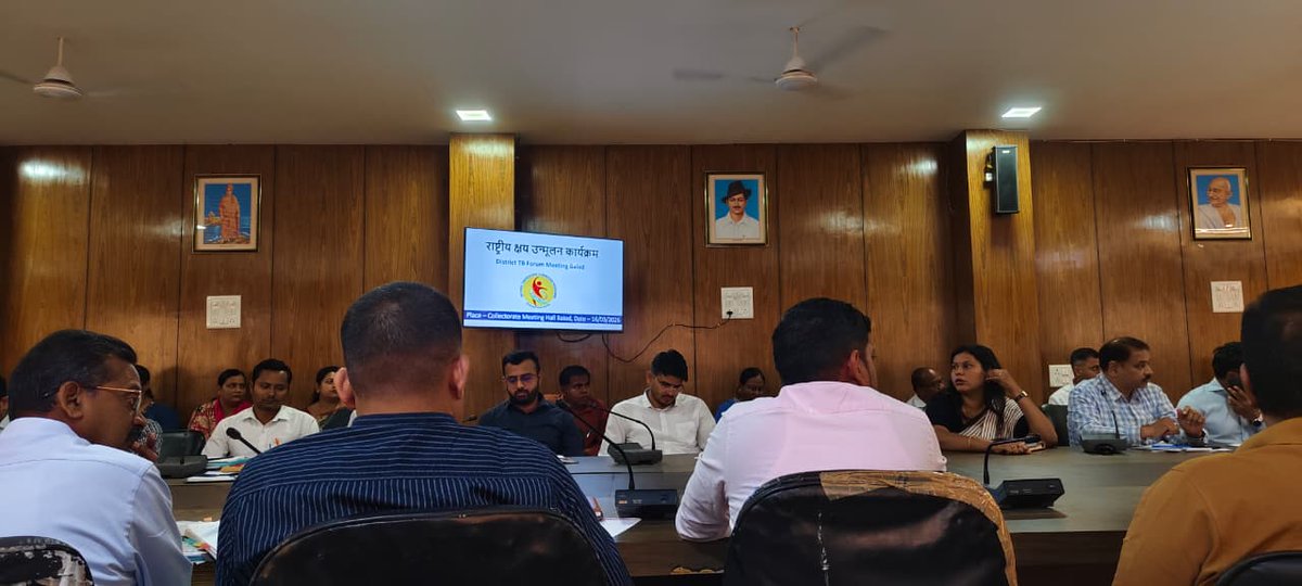 राष्ट्रीय क्षय उन्मूलन कार्यक्रम अंतर्गत कलेक्टर महोदया जिला बालोद की अध्यक्षता में District TB Task Force की बैठक कार्यालय कलेक्टर सभाकक्ष में आयोजित की गई। उक्त बैठक में <a href="/BalodDistrict/">Balod</a> को टीबी मुक्त जिला बनाने के संबंध में रणनीति के बारे में  विस्तृत चर्चा की गई।#TBMuktBharat