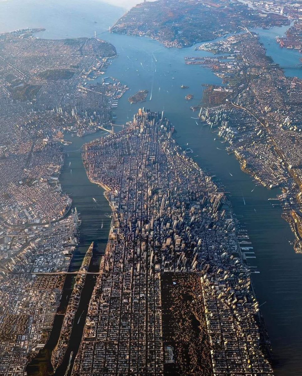 Civixplorer's tweet photo. Aerial view of New York City. https://t.co/mszG86Lpwi