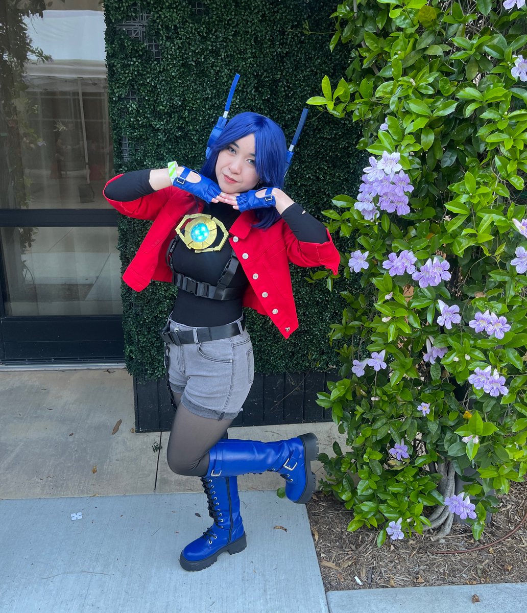 DAENGBLU's tweet image. If you saw me at the con, indeed you did! Was I still shy to say hi to anyone? Of course I was. (‘:

But! I still had a blast &amp;amp; was able to have fun thanks to my family members. I enjoyed this cosplay better than last year, so I will wear it again!! 💙💙 #transformers #tfconla