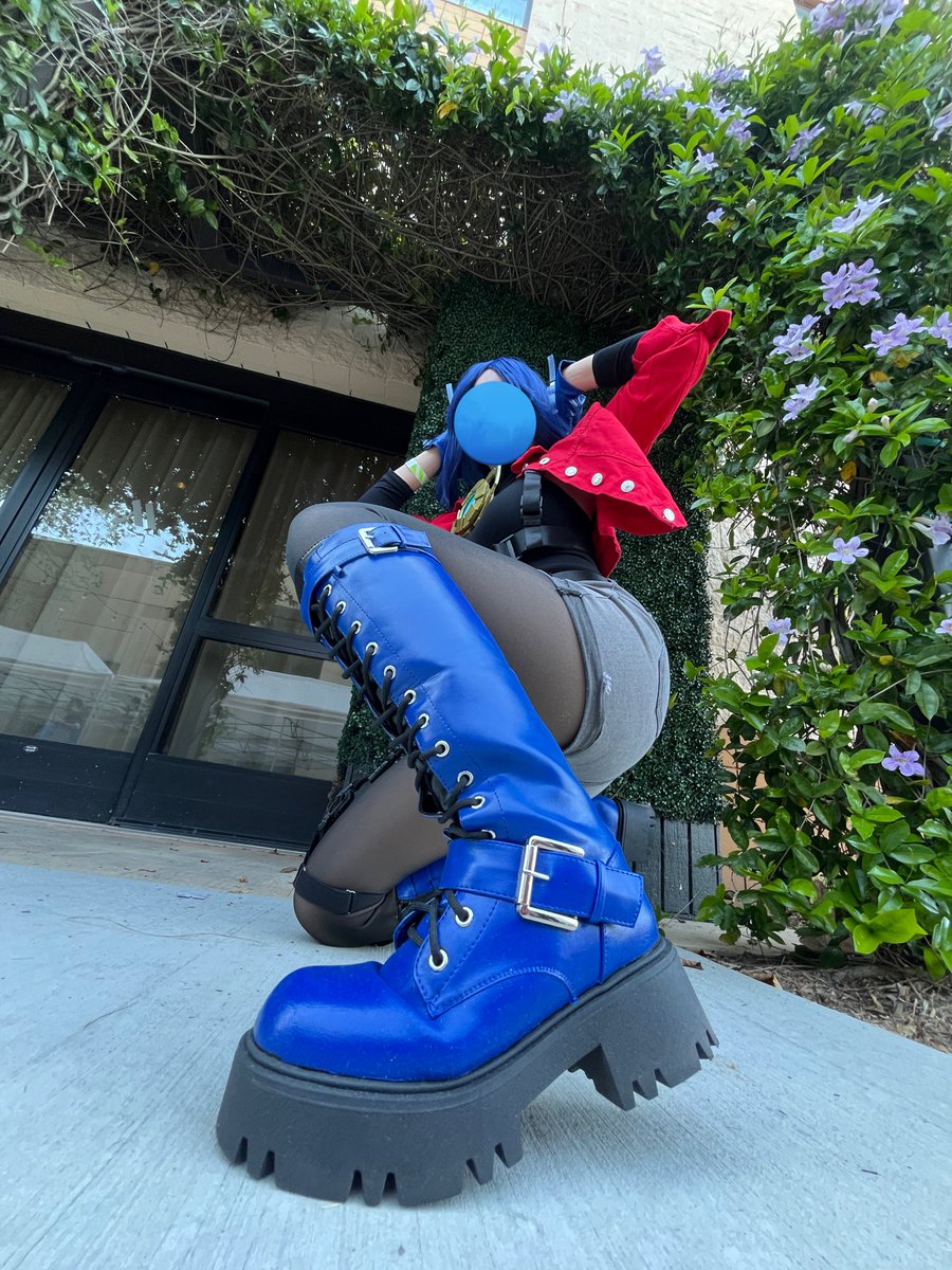 DAENGBLU's tweet image. If you saw me at the con, indeed you did! Was I still shy to say hi to anyone? Of course I was. (‘:

But! I still had a blast &amp;amp; was able to have fun thanks to my family members. I enjoyed this cosplay better than last year, so I will wear it again!! 💙💙 #transformers #tfconla