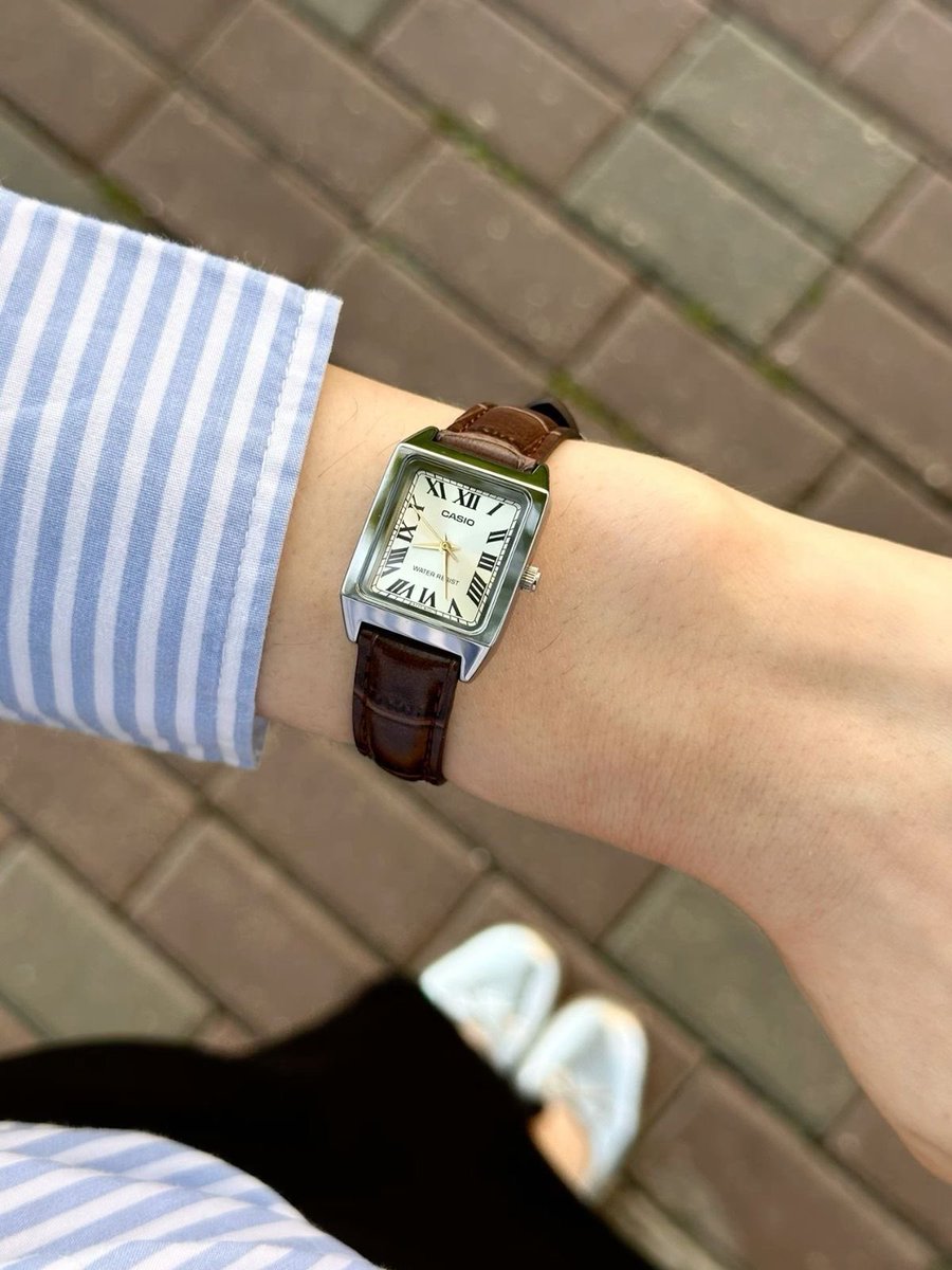 จริงมากในราคา 800-900 บาท นาฬิกา casio คือที่สุด ใส่ออกมาแล้วสวยมาก ดีไซน์มีความ timeless  เรียบหรูดูแพง หยิบมาใส่ได้บ่อย ทน ราคาดี หน้าปัดไม่ใหญ่จนเกินไป ทำออกมาให้เข้ากับข้อมือผูหญิง ไม่แปลกใจที่จะเป็นที่นิยมทั้งในกลุ่ม พสเกาหลี ญป