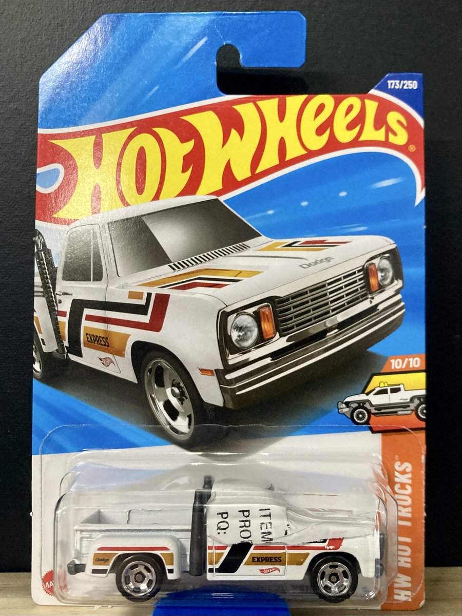 TWINMILL17's tweet image. たまには😁

久々に下北沢に行きました✨
店主と積もる話を色々して、楽しいひと時✨✨

で、何かあるかなぁ〜と👀

異物混入系のエラー品を発見！
面白いですよねー🤣

店内、委託販売品もあるからこの手の出会いもあるのが良いですね！
また行きます。

#hotwheels #ホットウィール  #warehouse