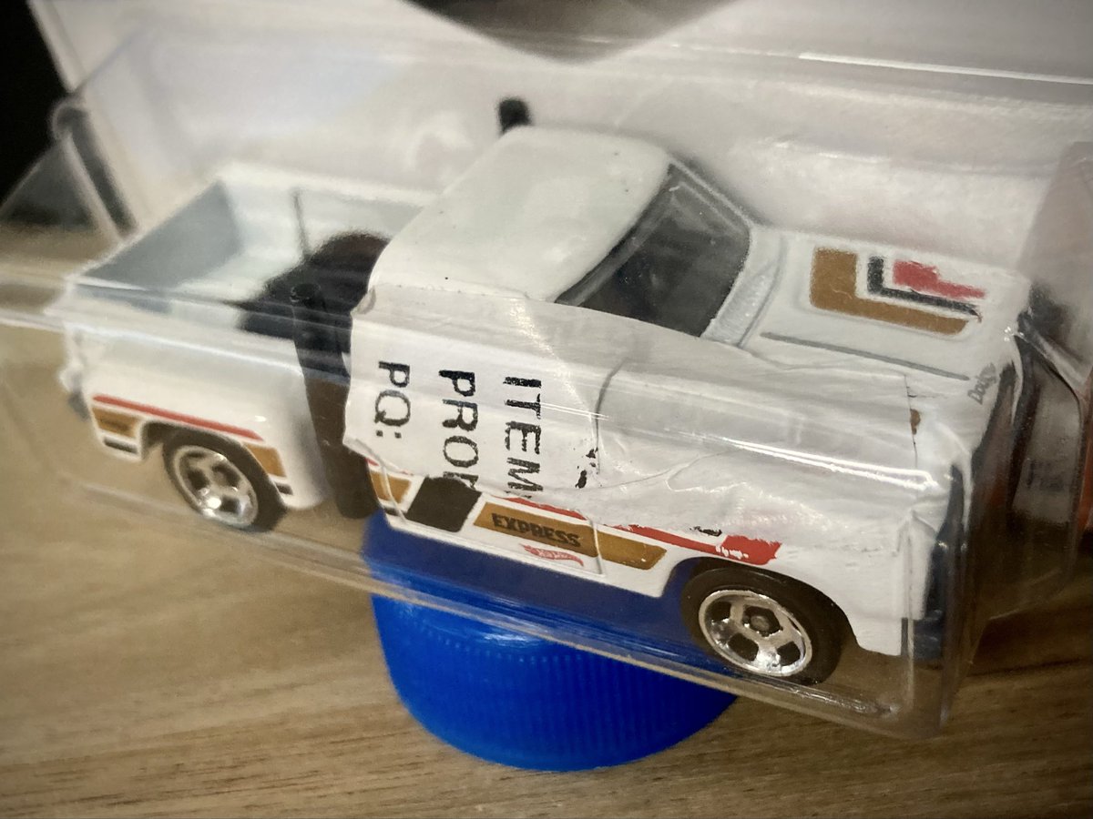 TWINMILL17's tweet image. たまには😁

久々に下北沢に行きました✨
店主と積もる話を色々して、楽しいひと時✨✨

で、何かあるかなぁ〜と👀

異物混入系のエラー品を発見！
面白いですよねー🤣

店内、委託販売品もあるからこの手の出会いもあるのが良いですね！
また行きます。

#hotwheels #ホットウィール  #warehouse