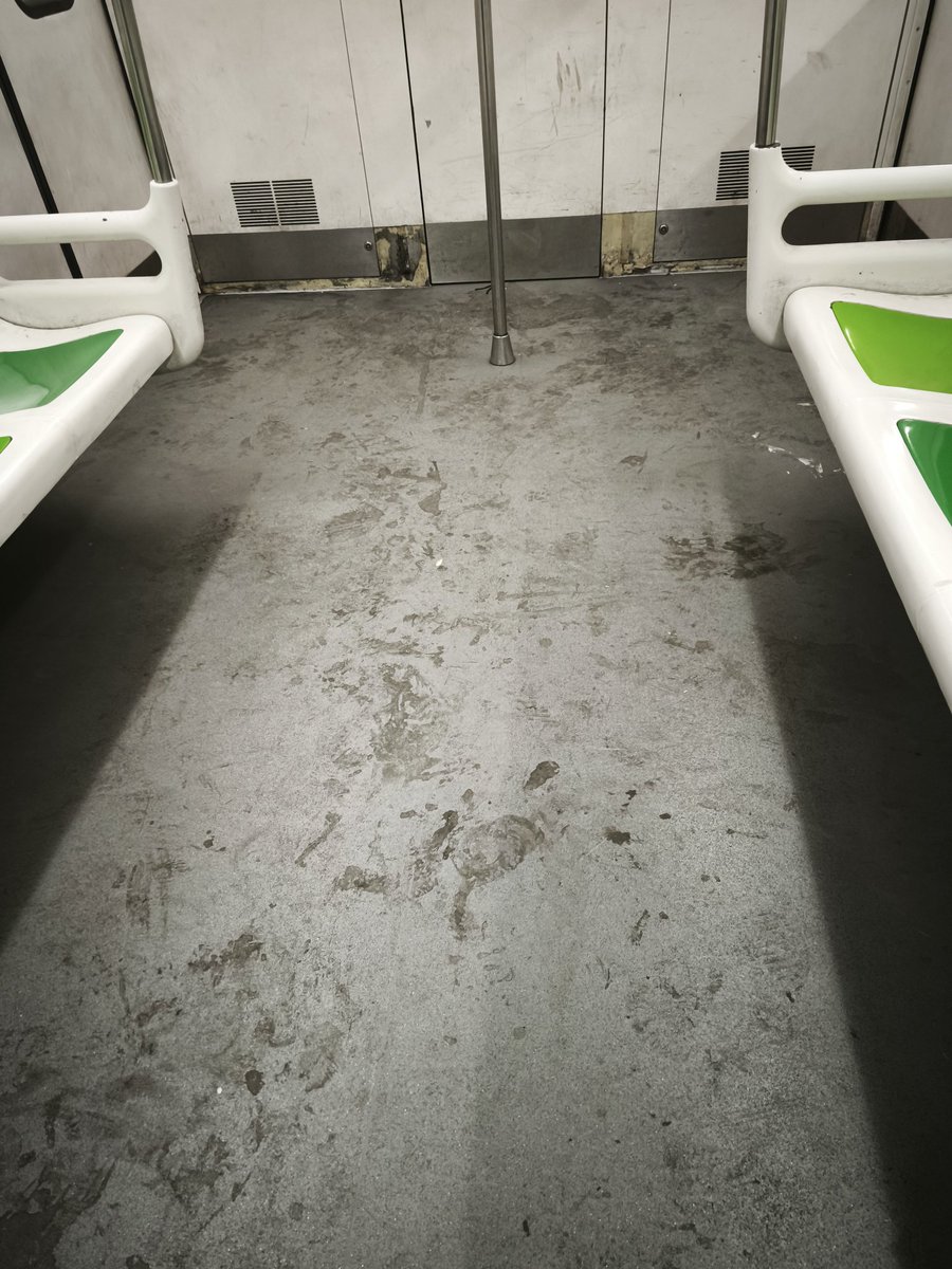 Hay que hacer un megaoperativo de saturación en el subte pero de limpieza, plomería, mantenimiento de escaleras. Mejor frecuencia. Yo me imagino a  cada policia con un trapo de piso.