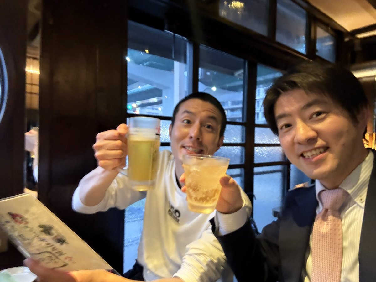 igo_mokkosu's tweet photo. 年度末ということで(?)けんろー先生の元へご挨拶に伺いました🍺
最高に楽しい時間でした🥺✨
またご挨拶に伺います!!
#大澤健朗
#IGOGeek https://t.co/qnPlwtJWtE