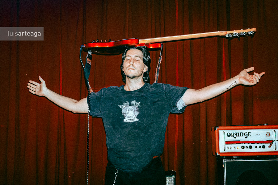 Everlong Magazine tweet media