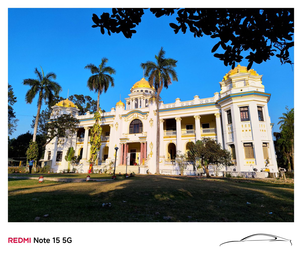 Clicksbyarijit's tweet image. Testing out the @RedmiIndia Note 15 5G and that 108MP main sensor is doing some heavy lifting! 
​The dynamic range on the architecture is solid, and the detail on the vintage clock is incredibly sharp. #RedmiNote155G @pixelwithme @CeliaKayo @sandeep9sarma @WilliamLuXiaomi @Xiaomi