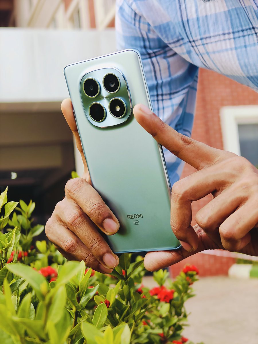 Clicksbyarijit's tweet image. Testing out the @RedmiIndia Note 15 5G and that 108MP main sensor is doing some heavy lifting! 
​The dynamic range on the architecture is solid, and the detail on the vintage clock is incredibly sharp. #RedmiNote155G @pixelwithme @CeliaKayo @sandeep9sarma @WilliamLuXiaomi @Xiaomi